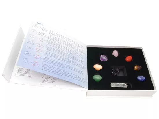 K7J84 ZESTAW KAMIENI NATURALNYCH W PUDEŁKU - CZAKRY