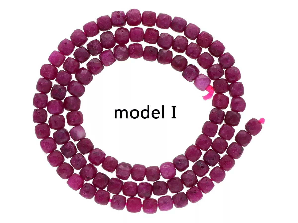 K7H68 RUBIN KOSTKI FASETOWANE 4/4 mm - 1 SZNUR