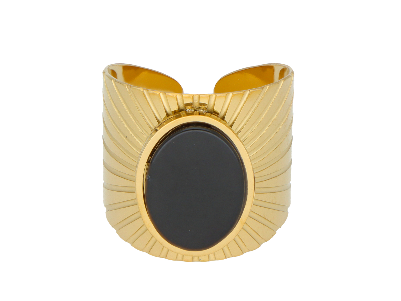 Pierścionek na palcu z onyksem