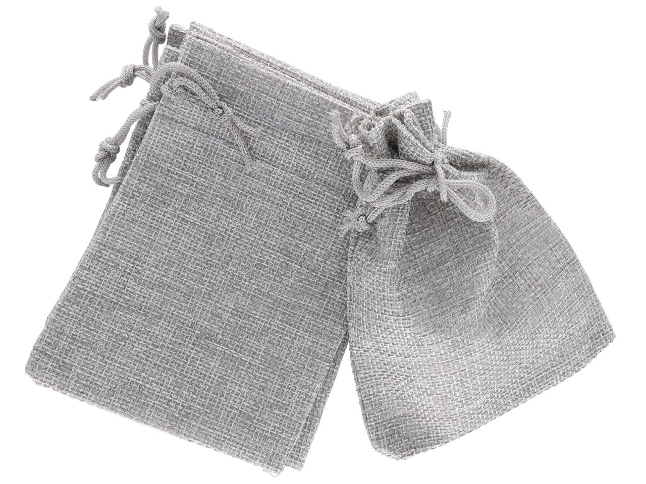 Przechowywanie biżuterii w jutowym woreczku