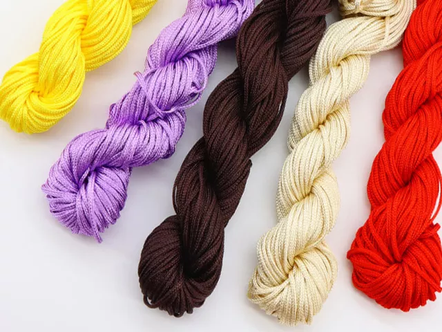 Jak zrobić breloczek ze sznurka? Instrukcja krok po kroku