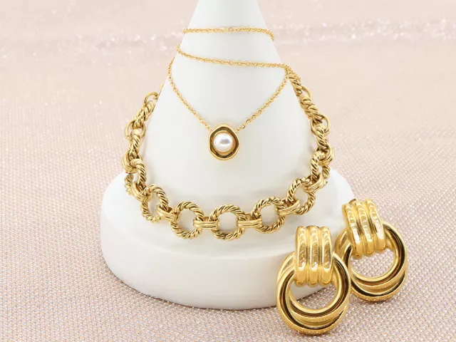 Jakie dodatki do sukienki pudrowy róż? Najnowsze trendy